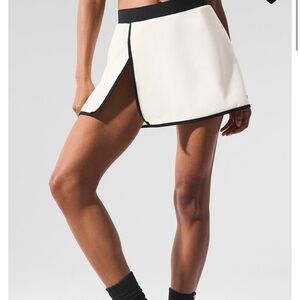 NWT ALO Yoga Streamline Streamlined Tennis Skirt Skort White Black